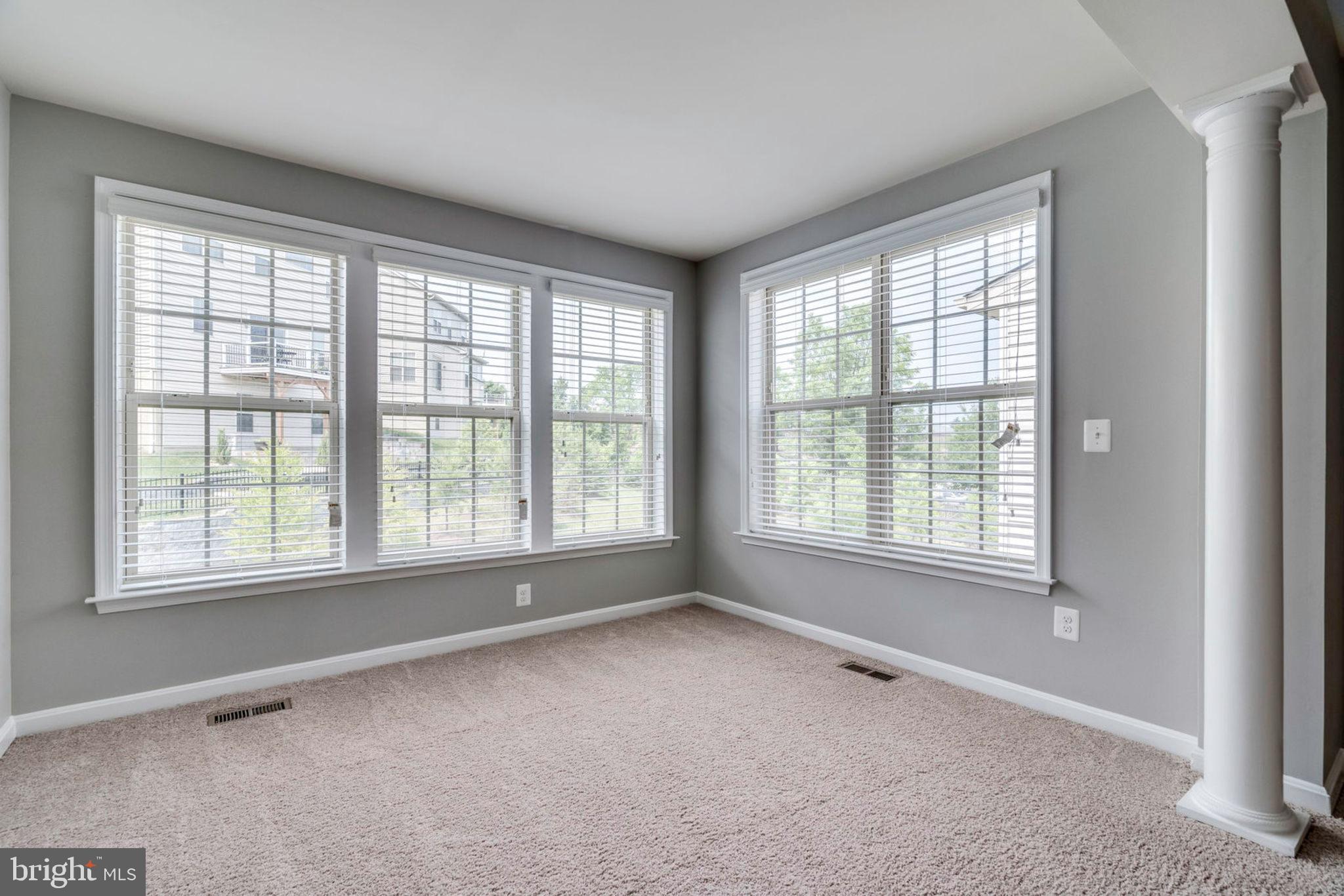 LYNDAM HILL - Residential