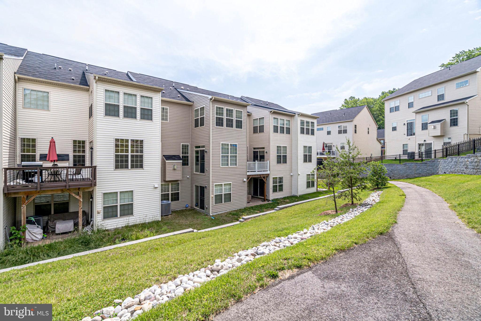 LYNDAM HILL - Residential