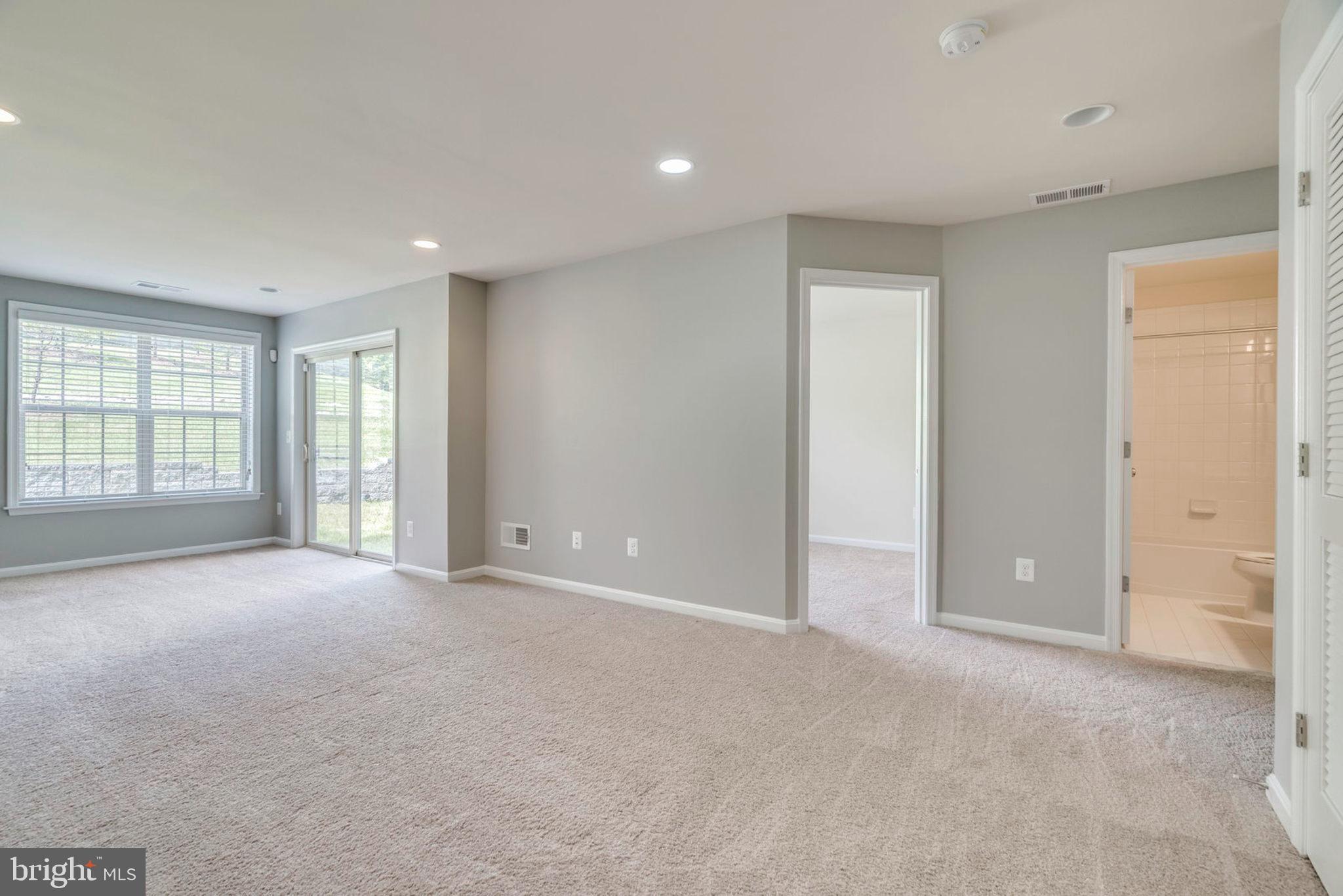 LYNDAM HILL - Residential