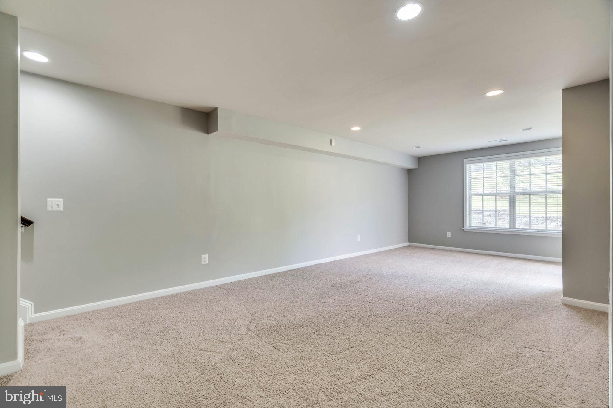 LYNDAM HILL - Residential