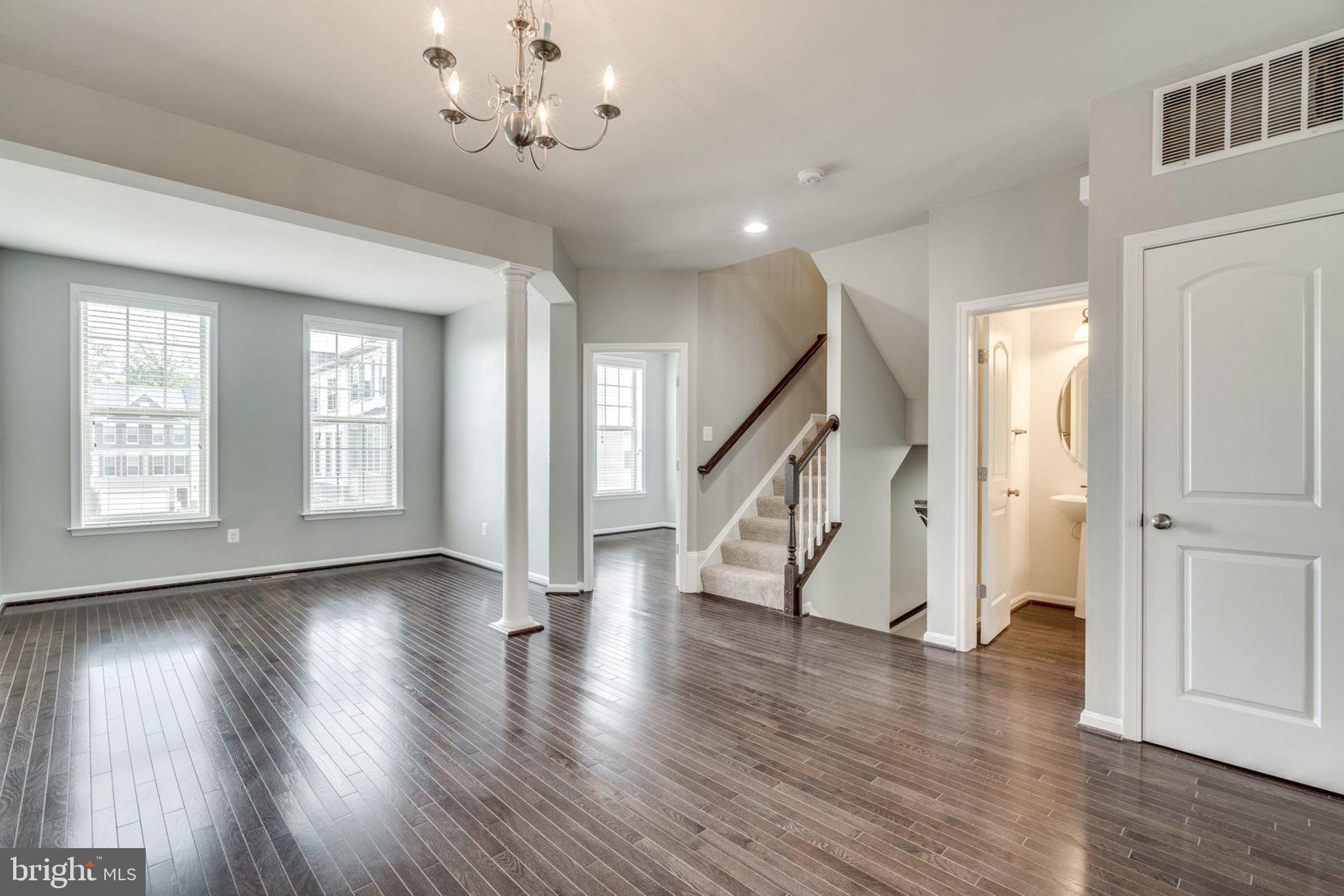 LYNDAM HILL - Residential