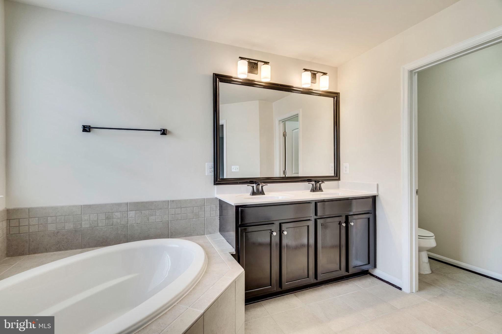 LYNDAM HILL - Residential