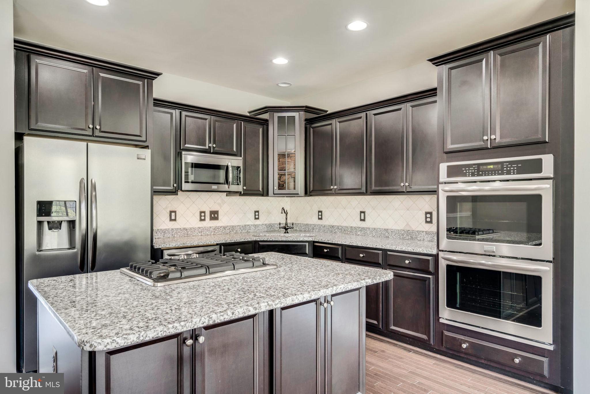 LYNDAM HILL - Residential