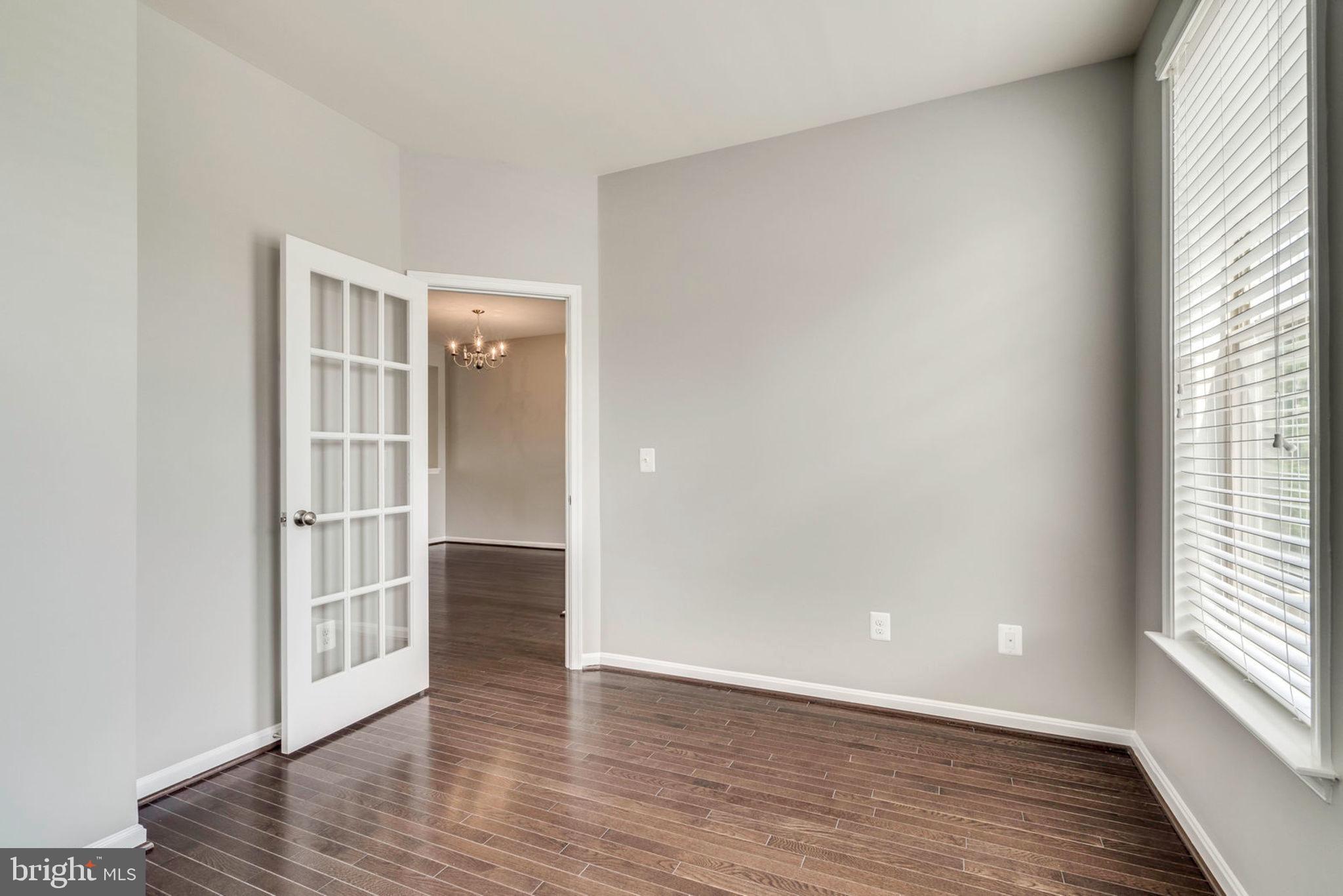 LYNDAM HILL - Residential