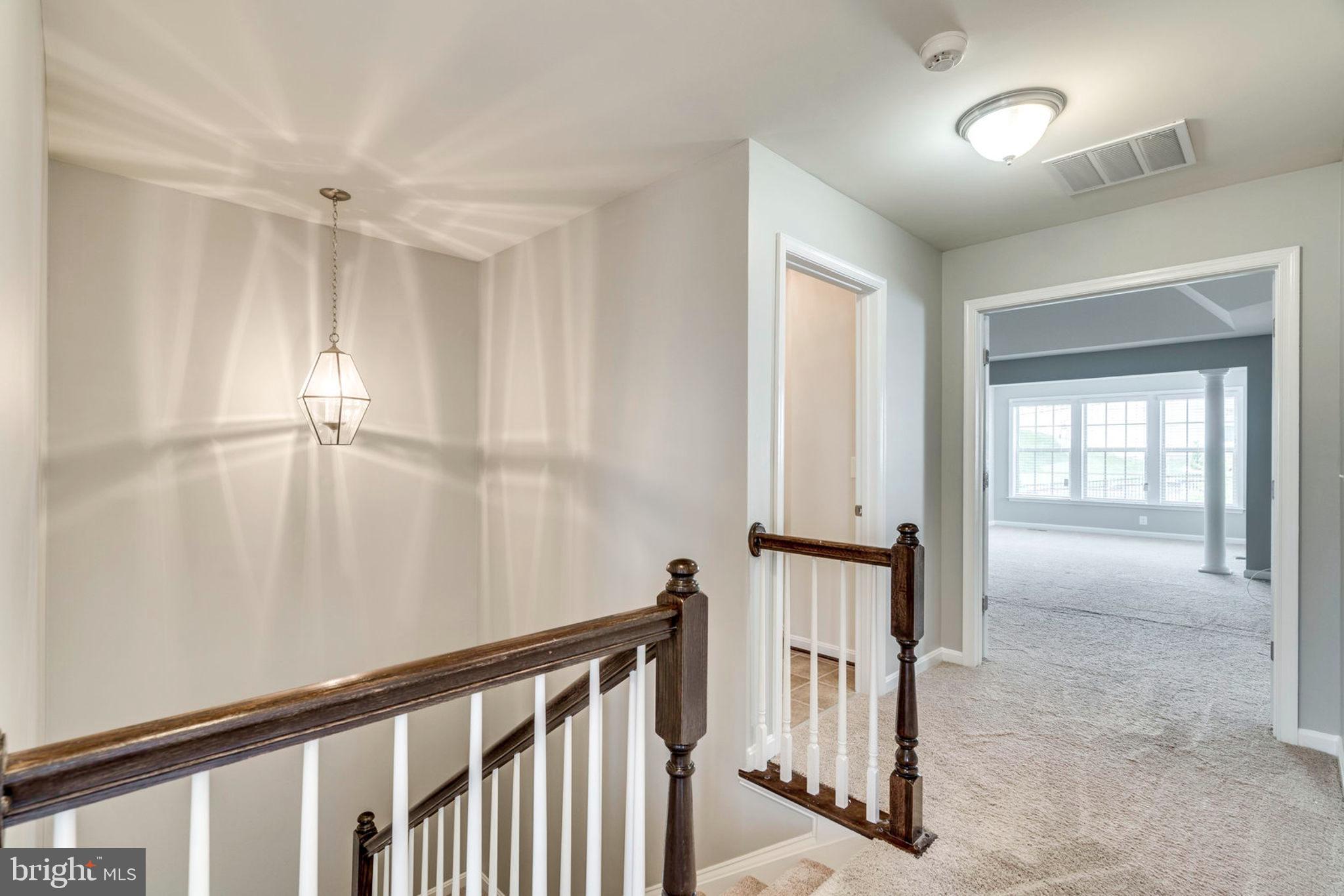 LYNDAM HILL - Residential