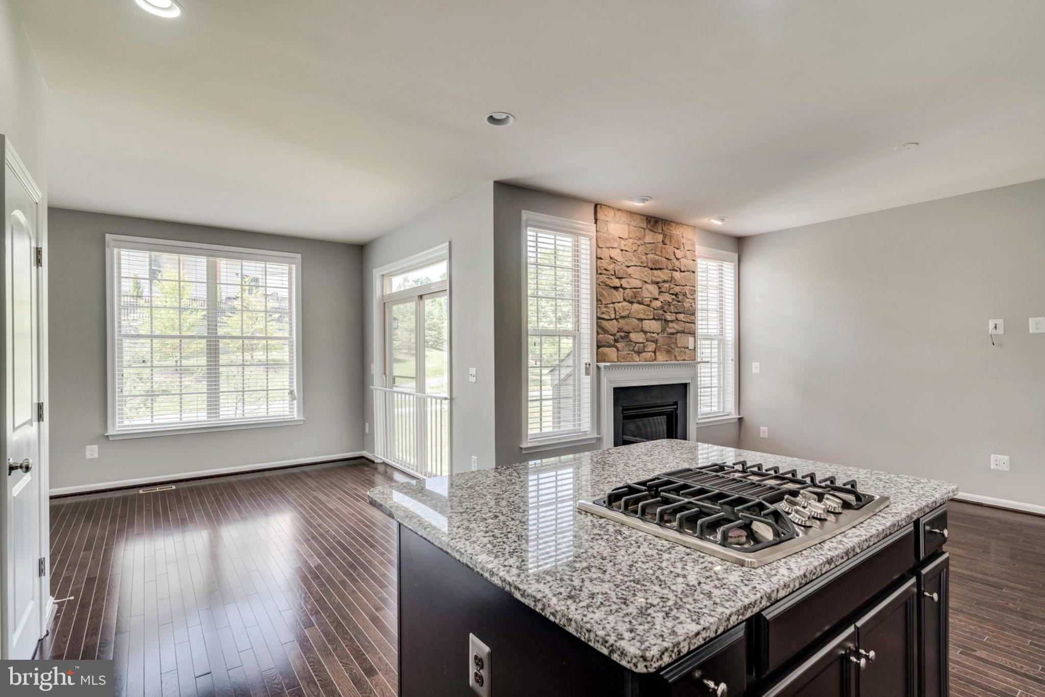 LYNDAM HILL - Residential