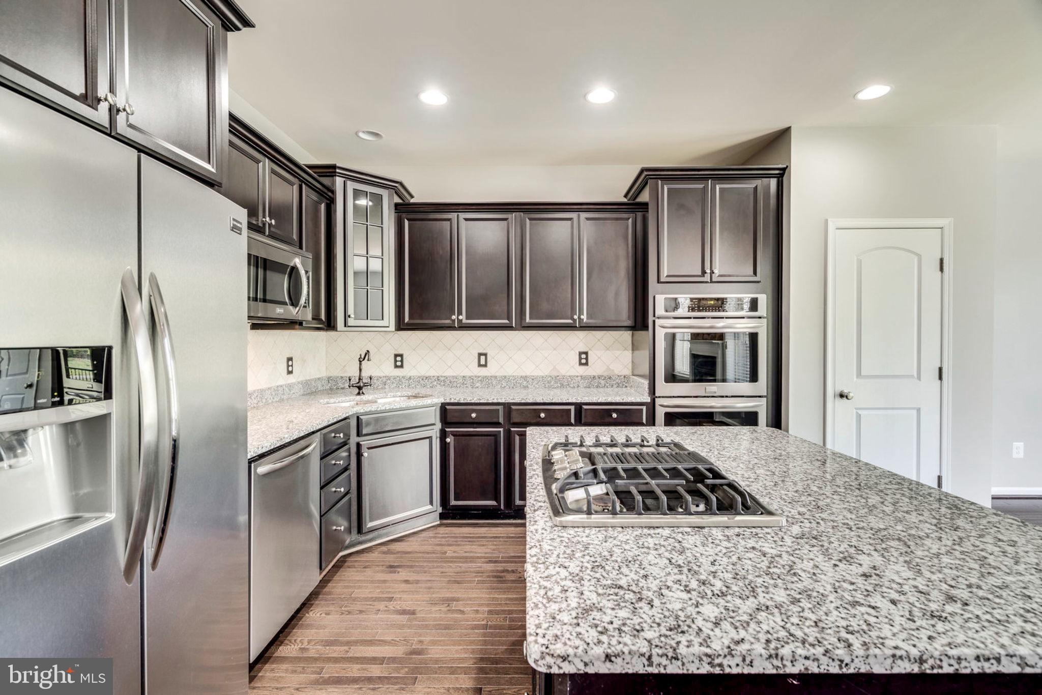 LYNDAM HILL - Residential