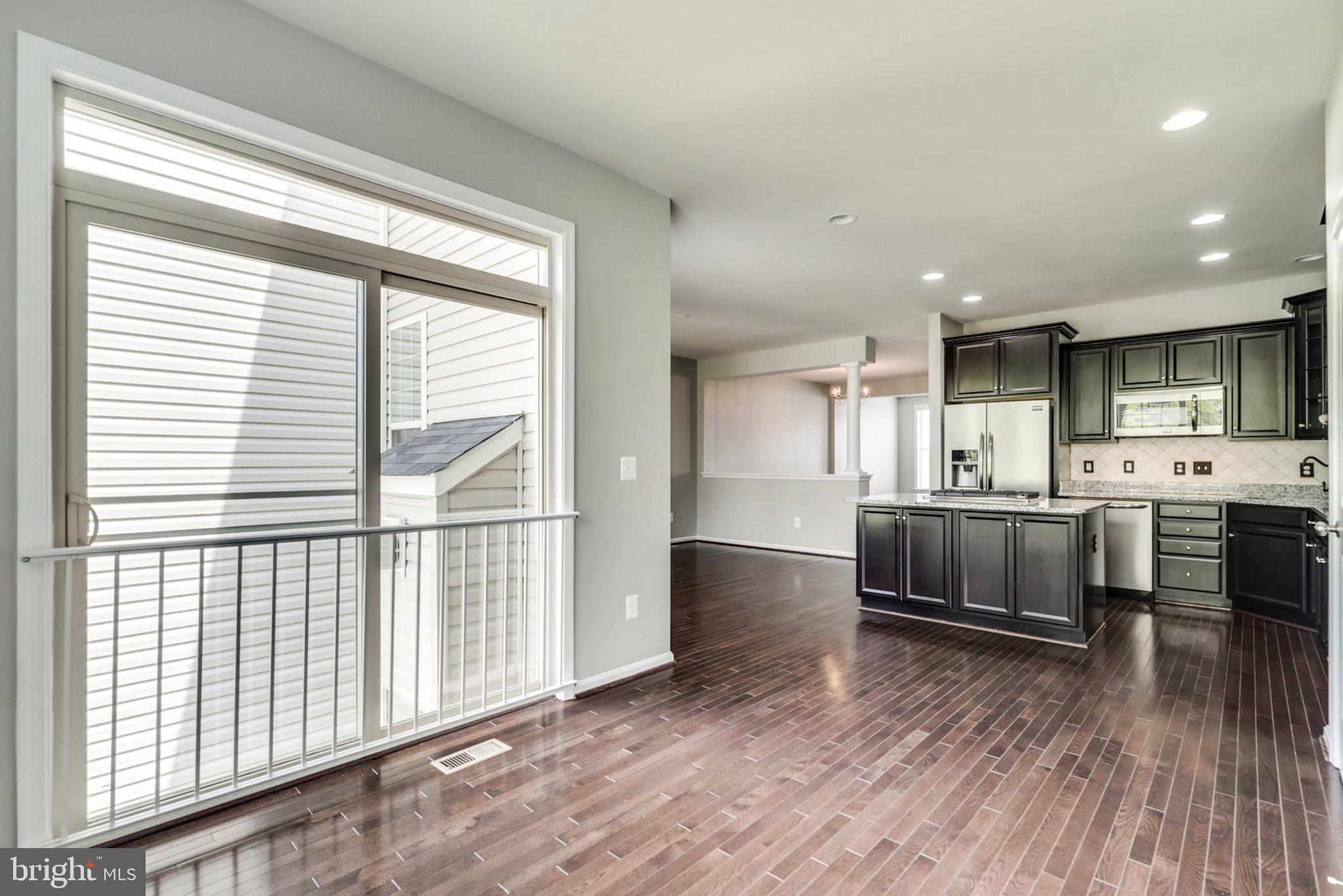 LYNDAM HILL - Residential