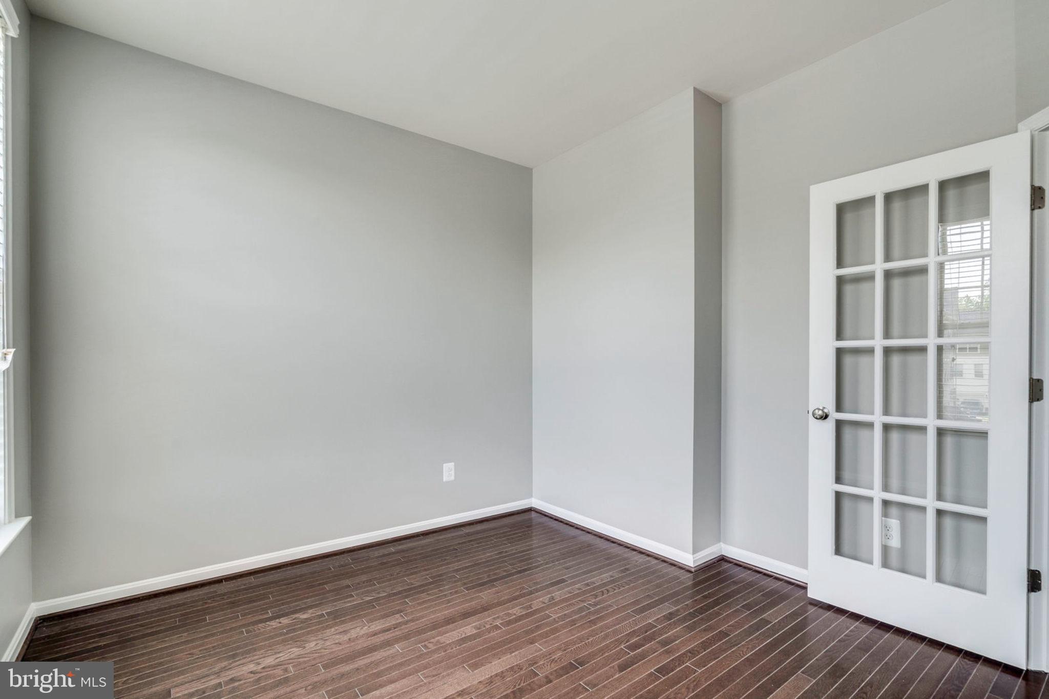 LYNDAM HILL - Residential