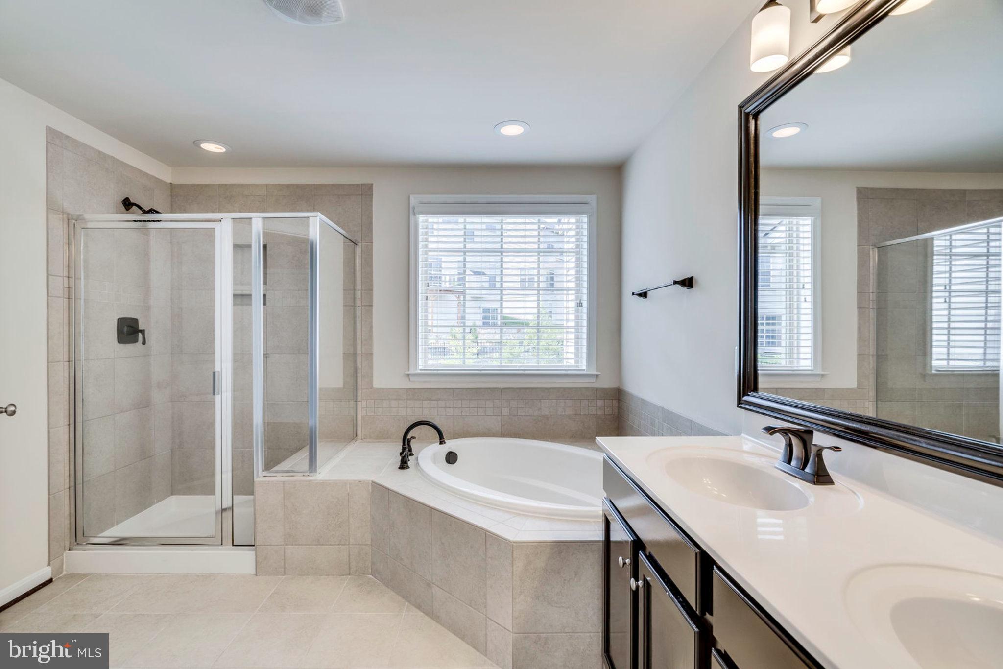 LYNDAM HILL - Residential