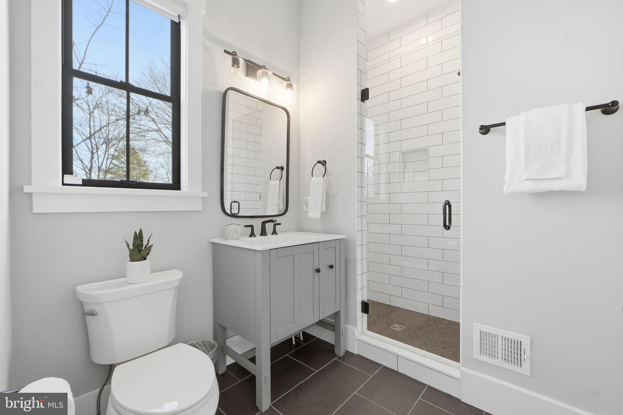 EAST VIENNA WOODS - Residential