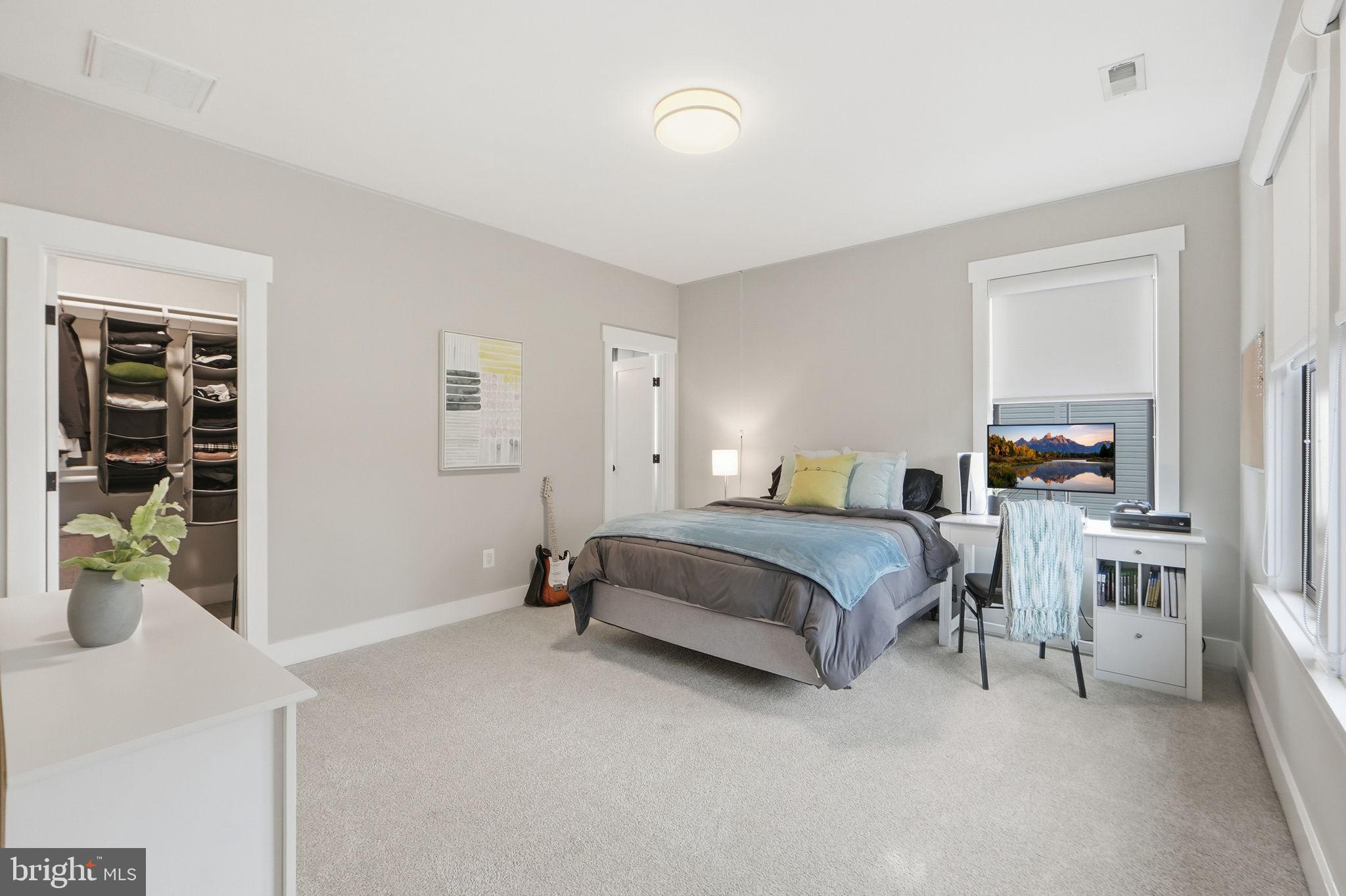 EAST VIENNA WOODS - Residential