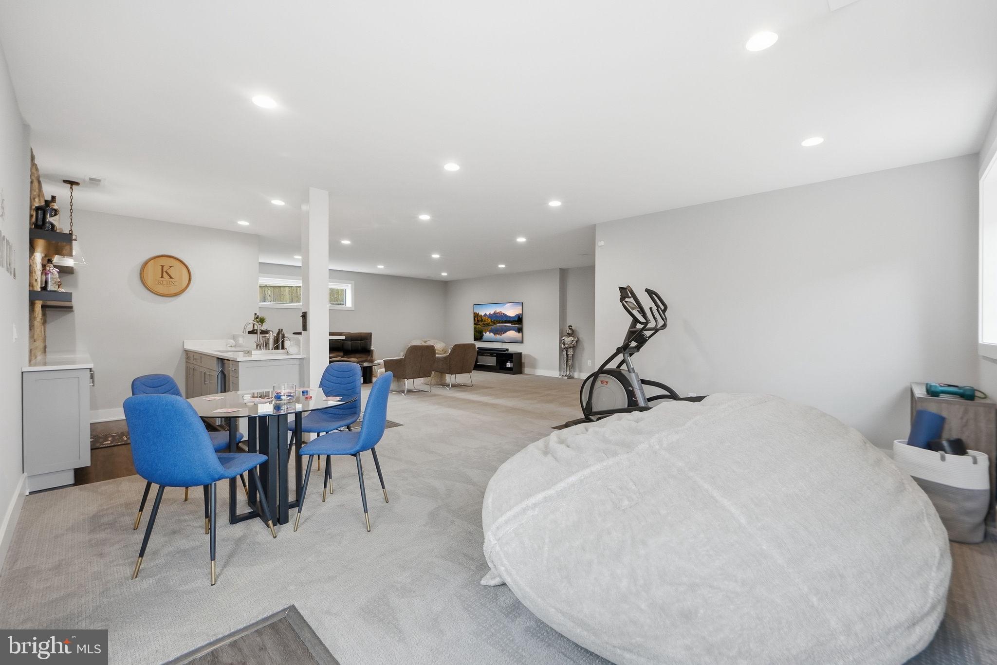 EAST VIENNA WOODS - Residential