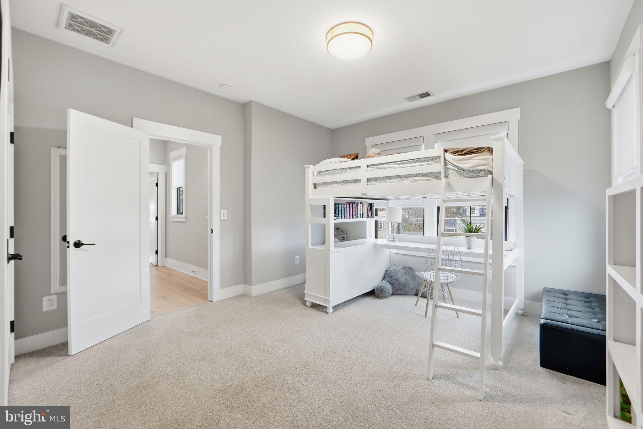 EAST VIENNA WOODS - Residential