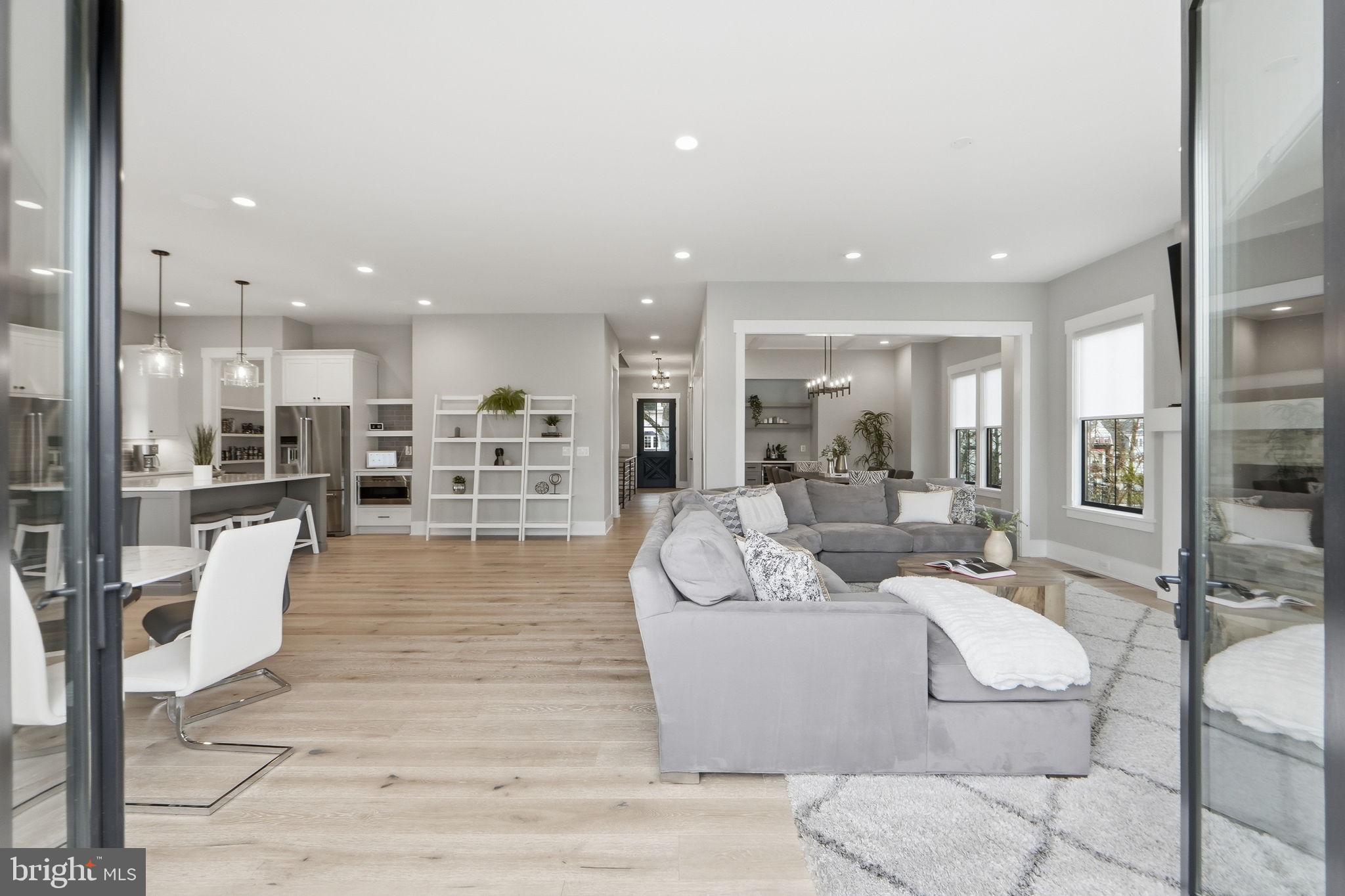 EAST VIENNA WOODS - Residential