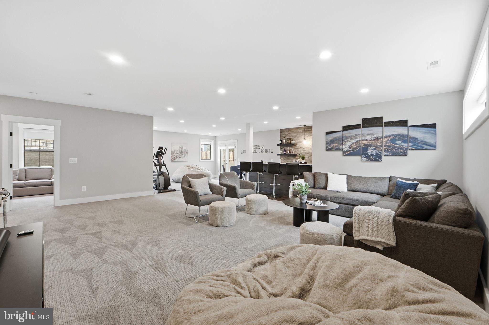 EAST VIENNA WOODS - Residential