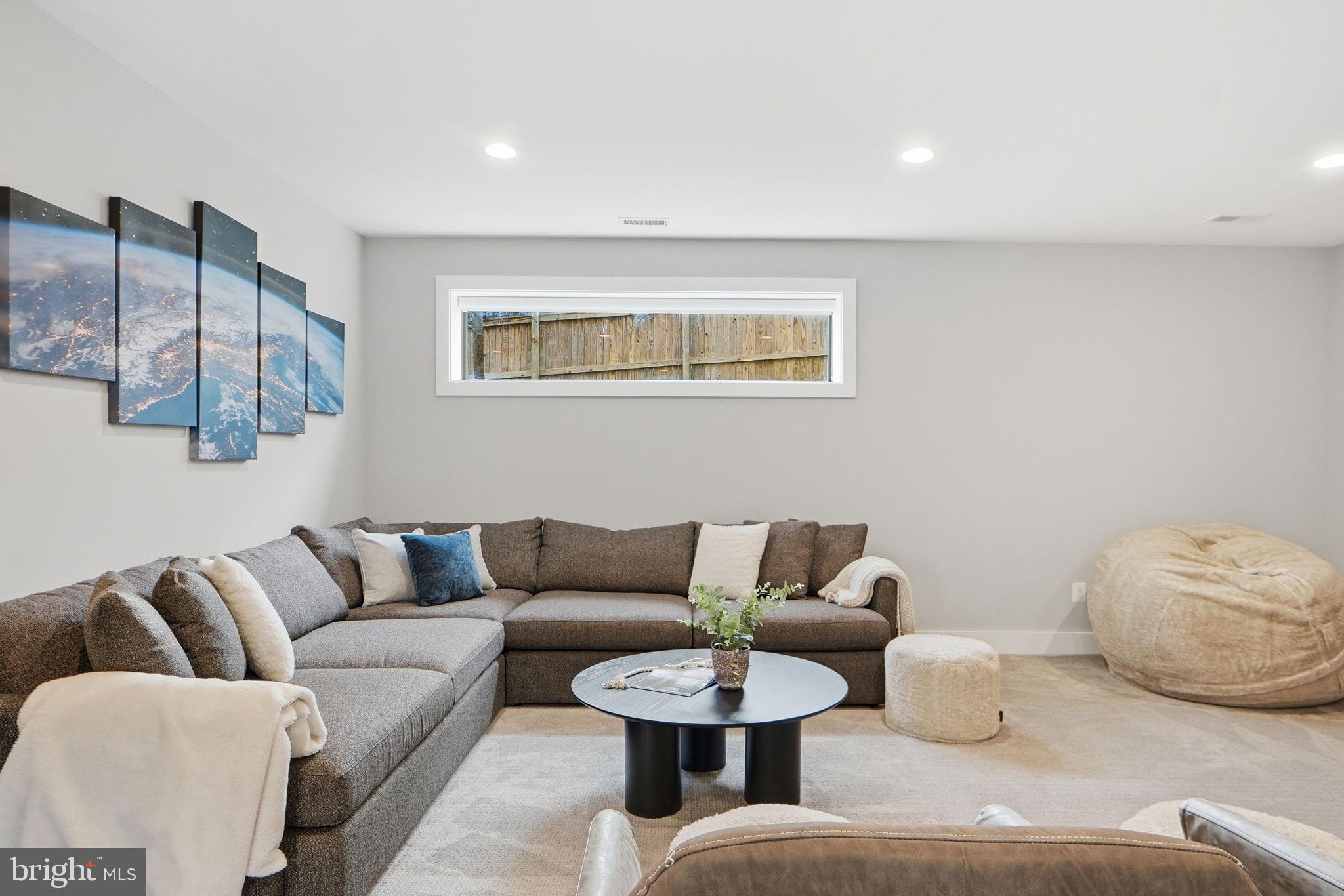 EAST VIENNA WOODS - Residential