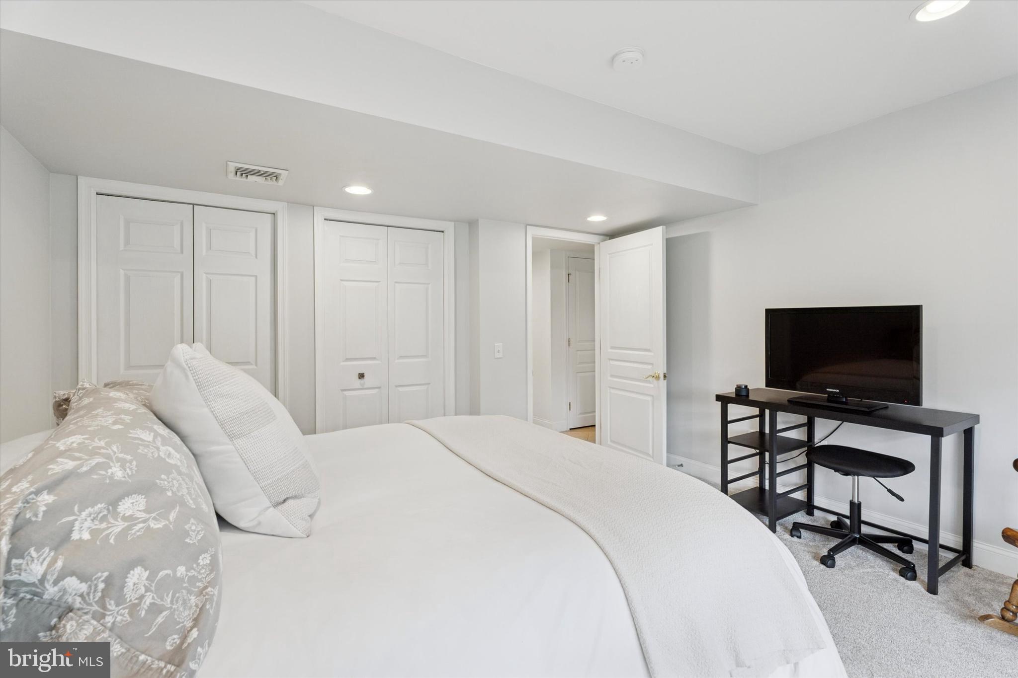 EAGLE HUNT - Residential