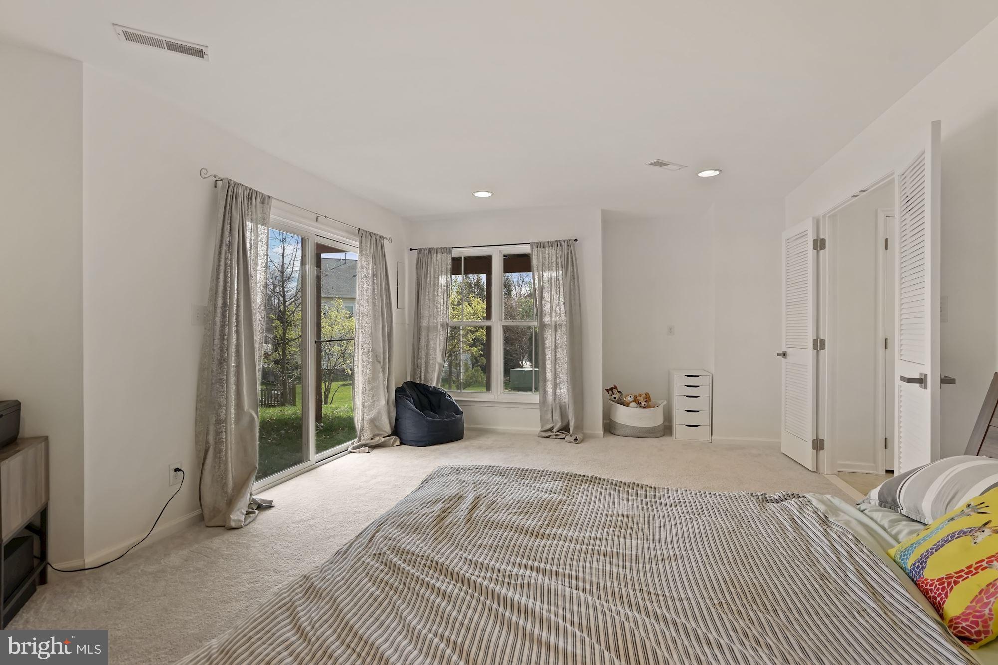 22886 LIVINGSTON TERRACE