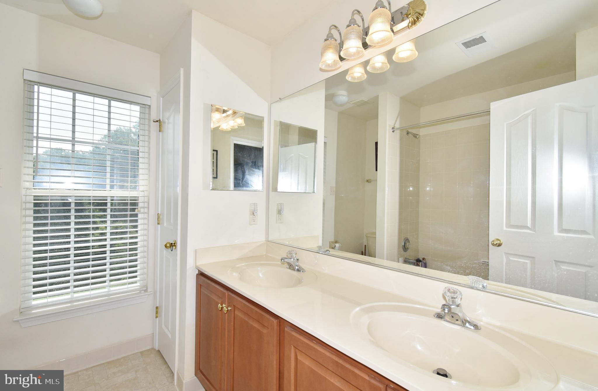 AUTUMN VIEW - Residential Lease