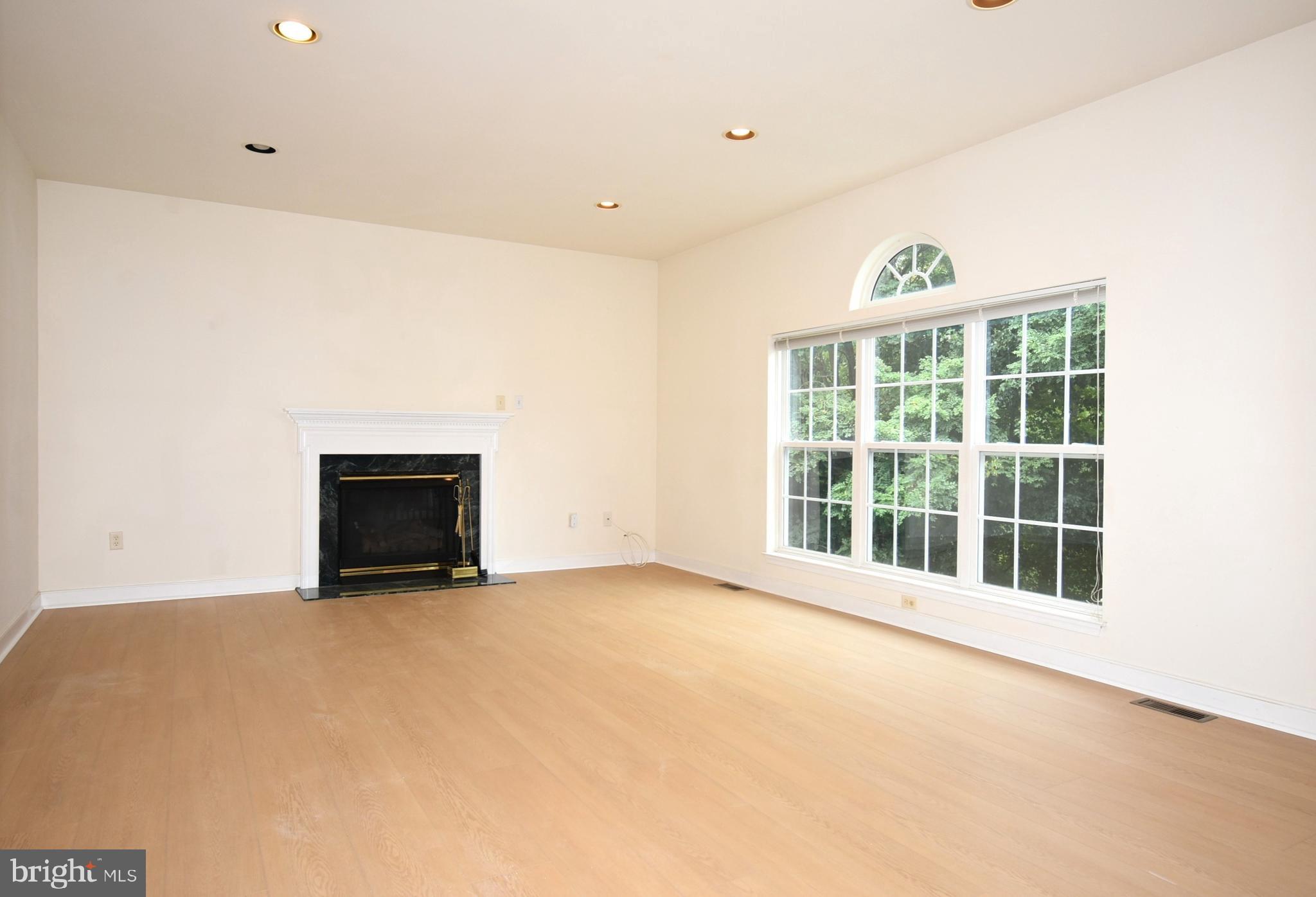 AUTUMN VIEW - Residential Lease