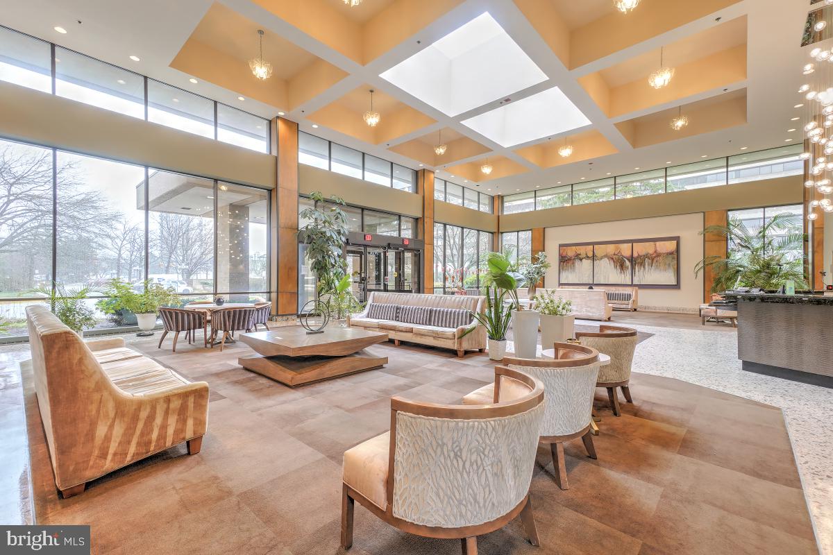 SKYLINE HOUSE - Residential