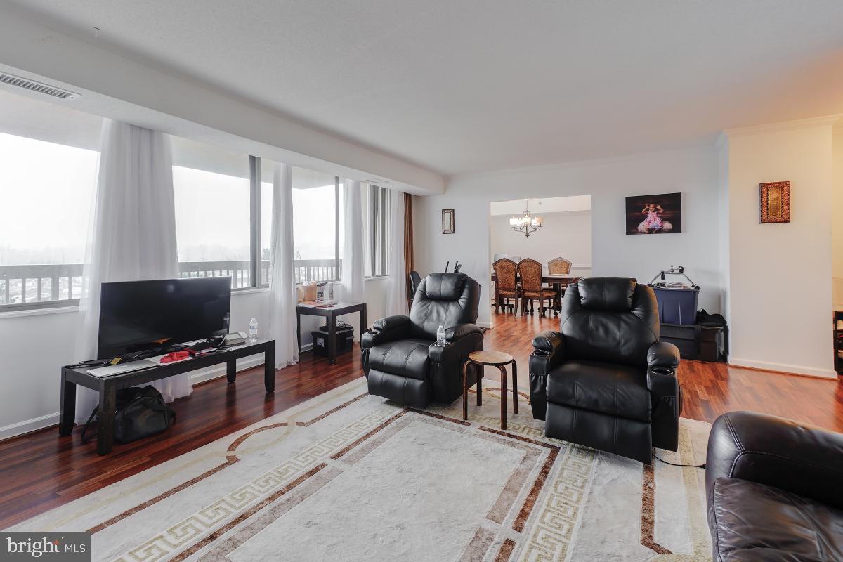 SKYLINE HOUSE - Residential