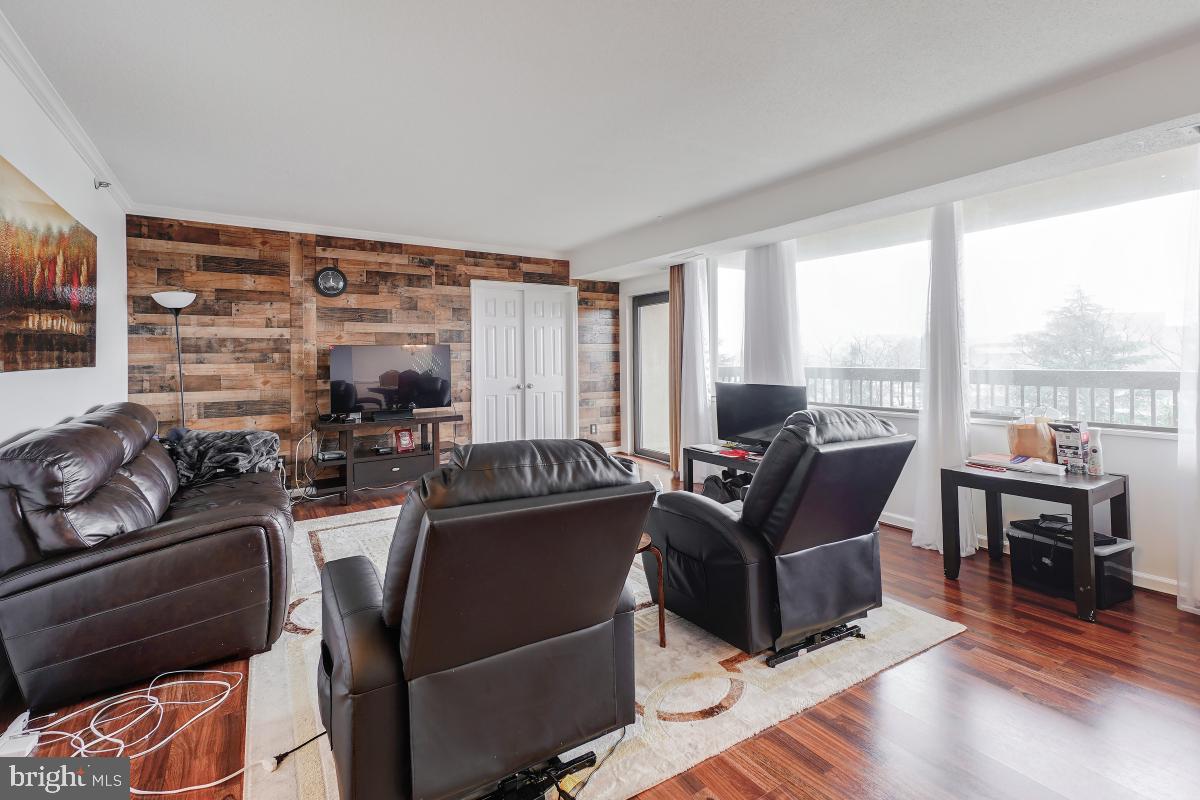 SKYLINE HOUSE - Residential