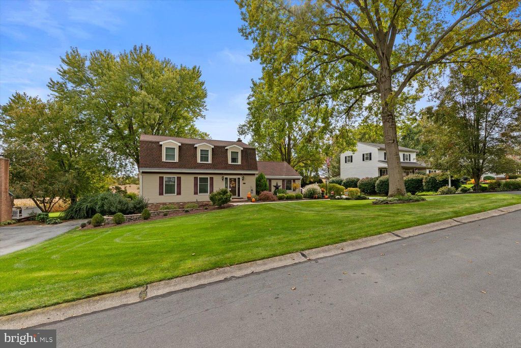 Photo of 40 Whipporwill Drive, Lancaster, PA 17603 (MLS # PALA2047548)