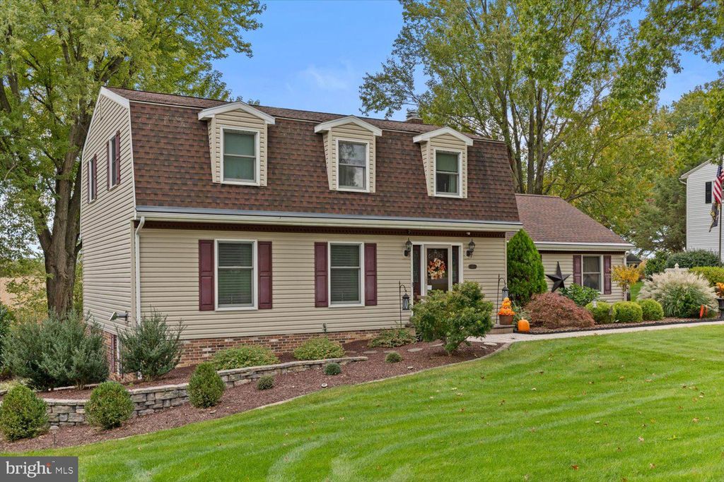 Photo of 40 Whipporwill Drive, Lancaster, PA 17603 (MLS # PALA2047548)