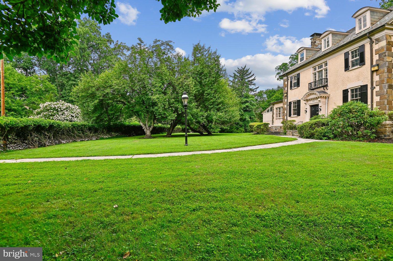 2209 KEN OAK ROAD