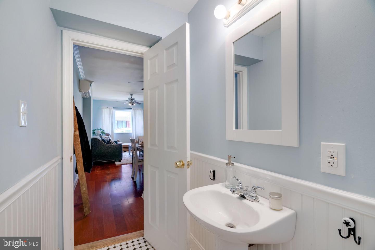 ITALIAN MARKET - Residential Lease