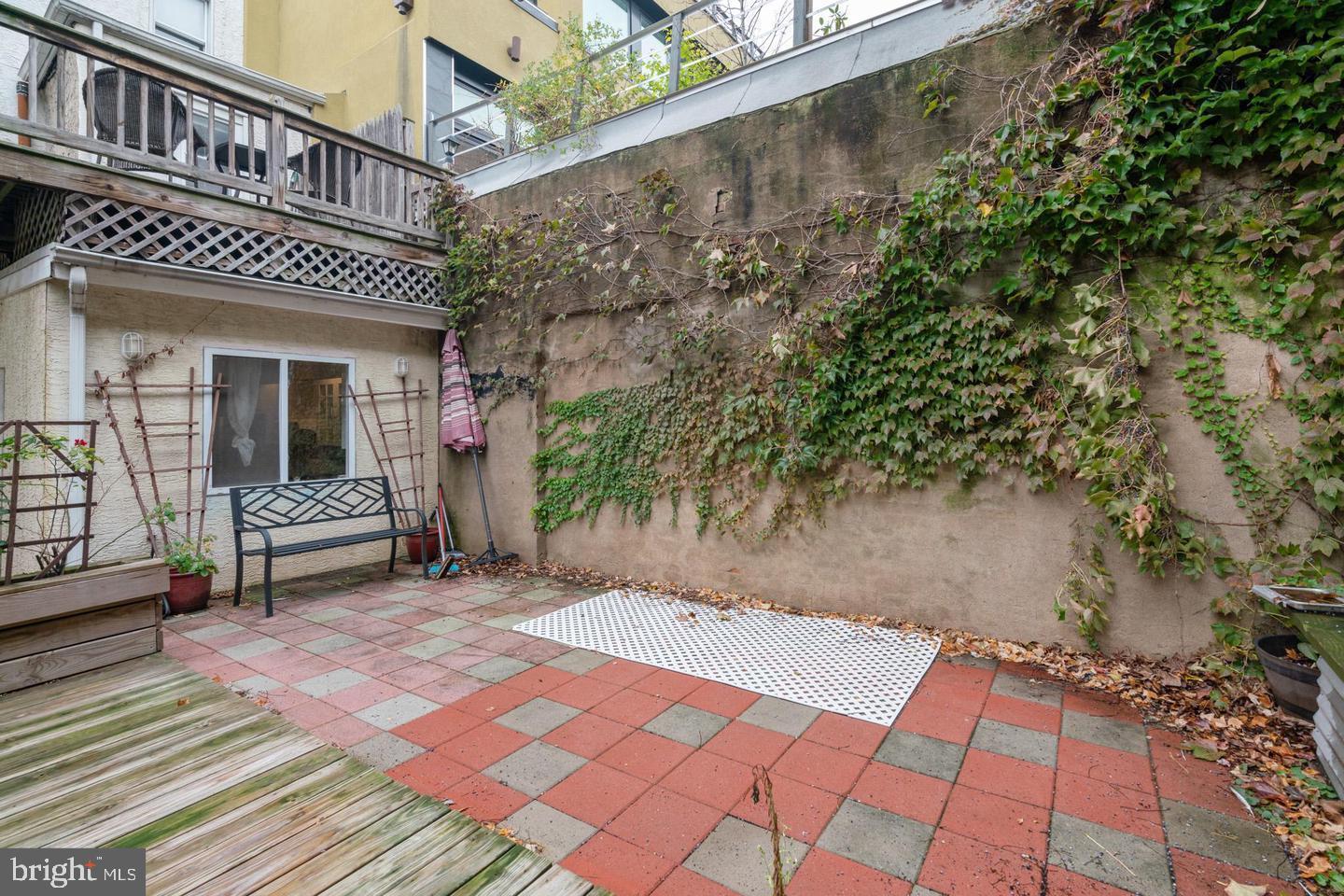 ITALIAN MARKET - Residential Lease