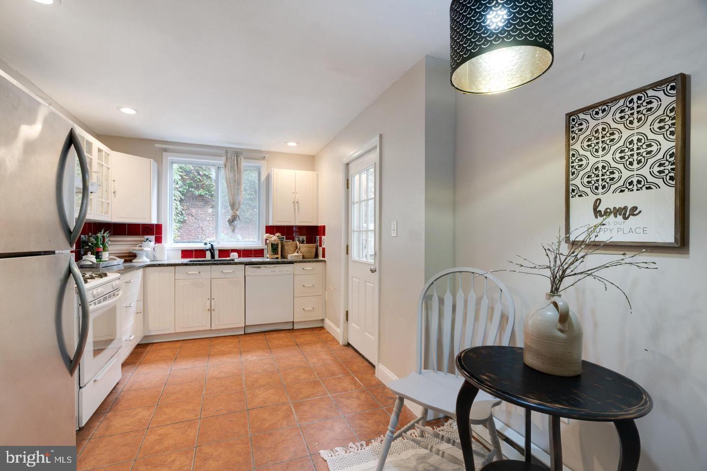 ITALIAN MARKET - Residential Lease