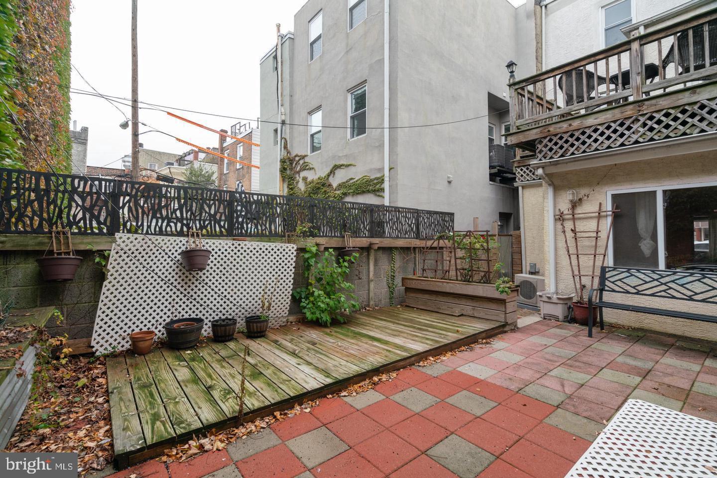 ITALIAN MARKET - Residential Lease