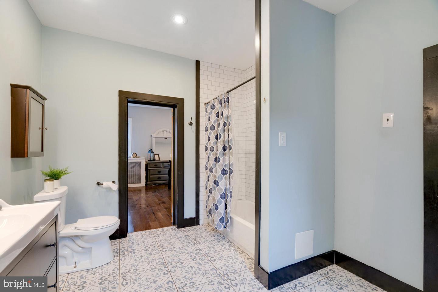 ITALIAN MARKET - Residential Lease