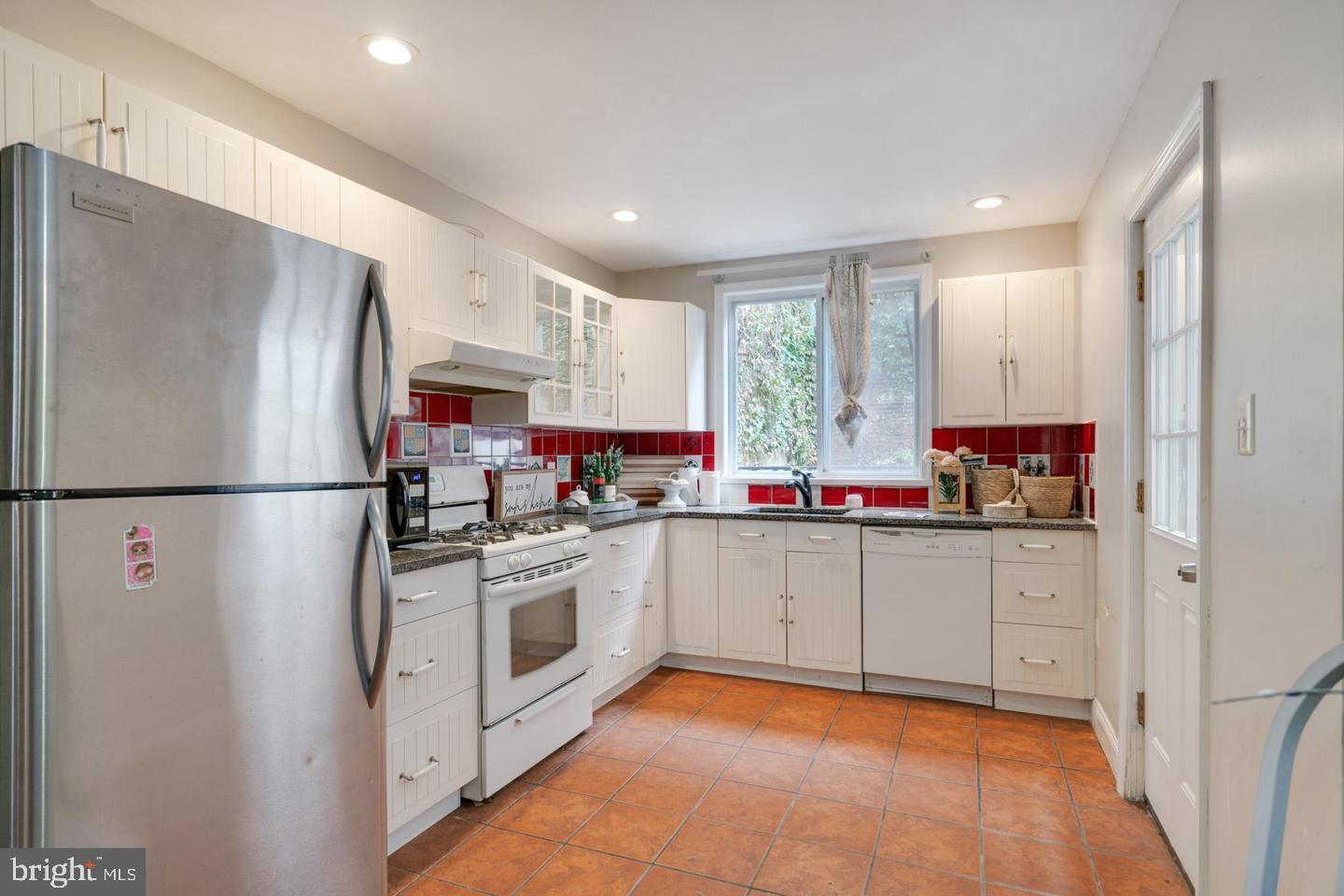 ITALIAN MARKET - Residential Lease