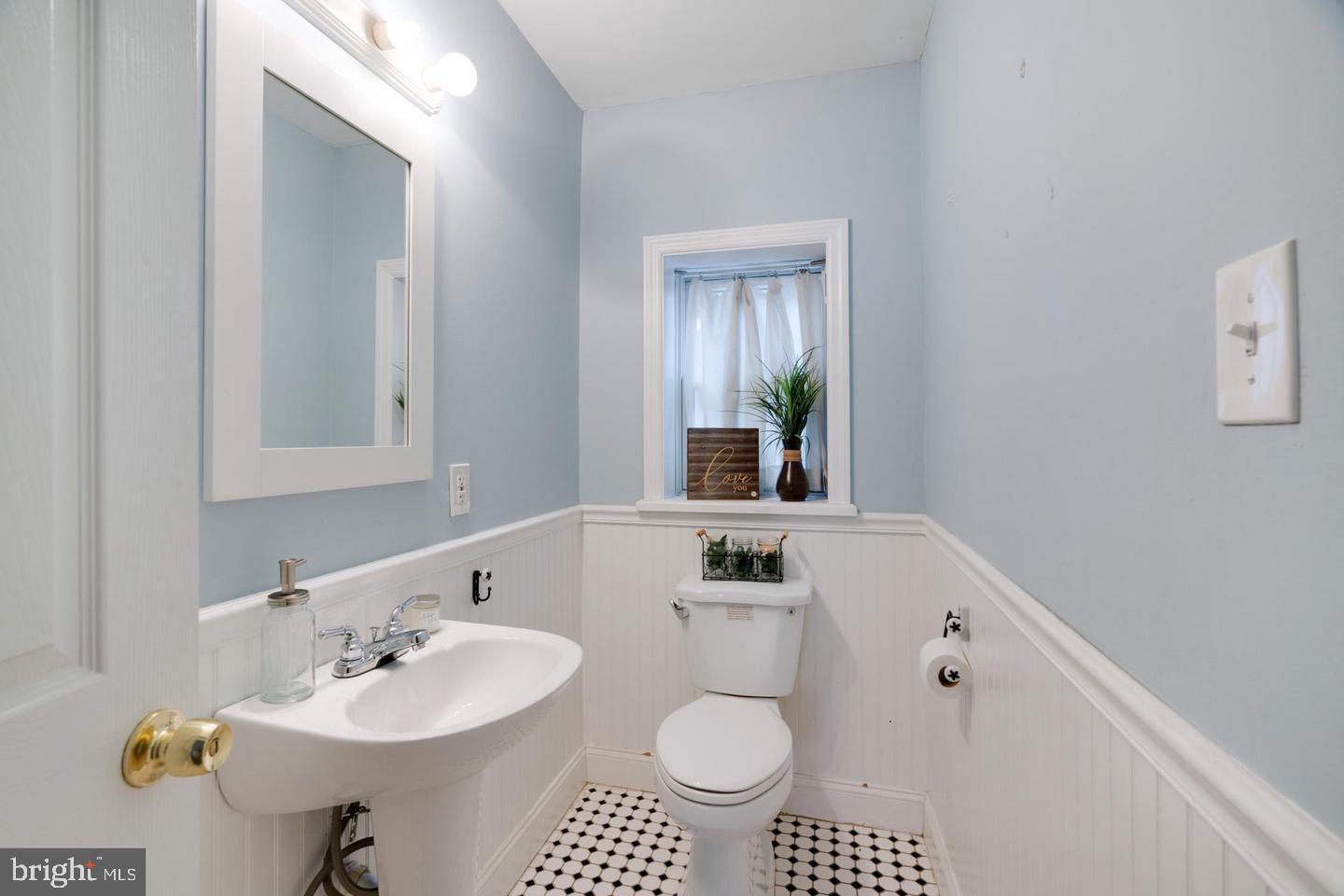 ITALIAN MARKET - Residential Lease