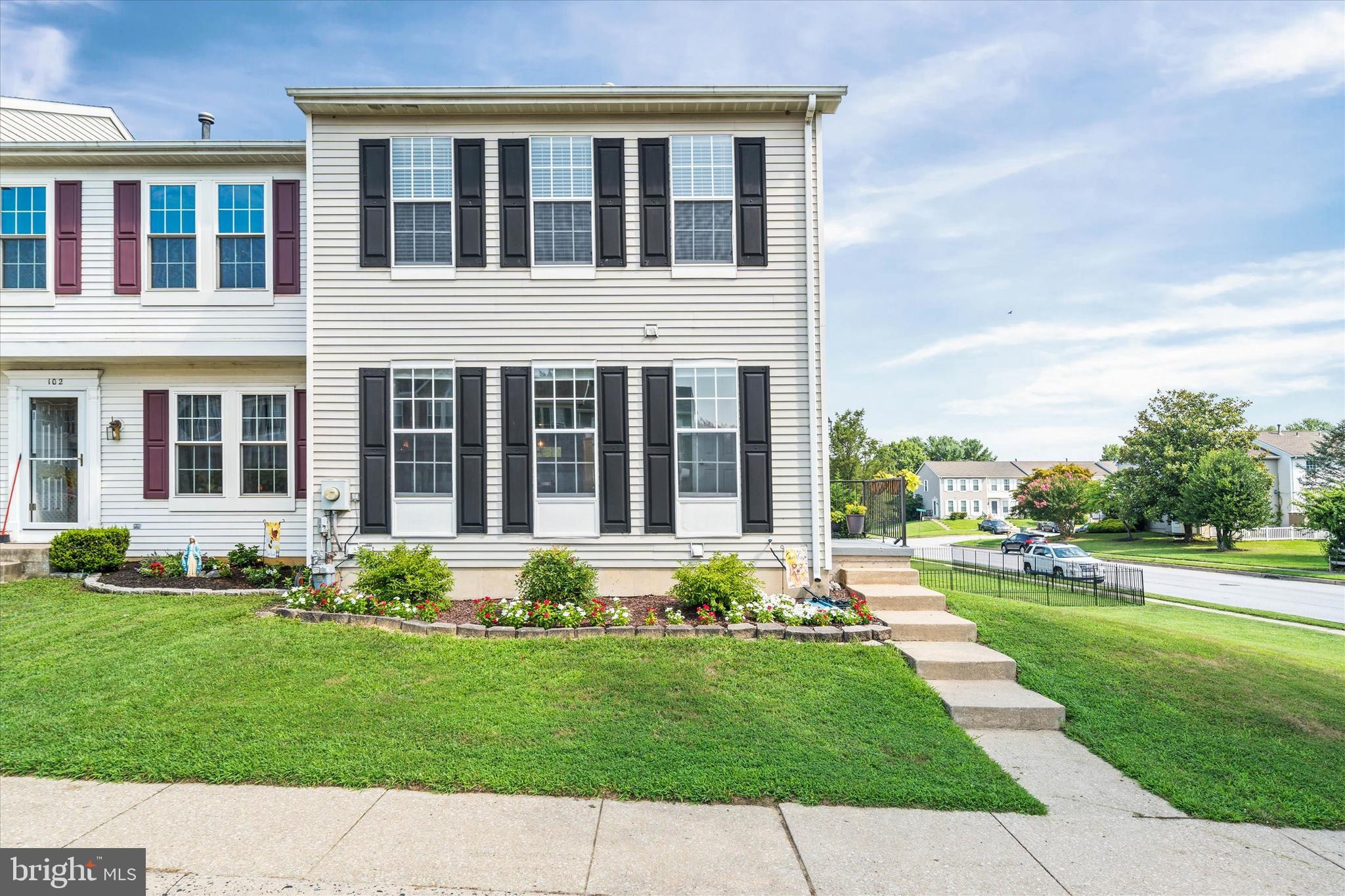 100 W SHETLAND COURT