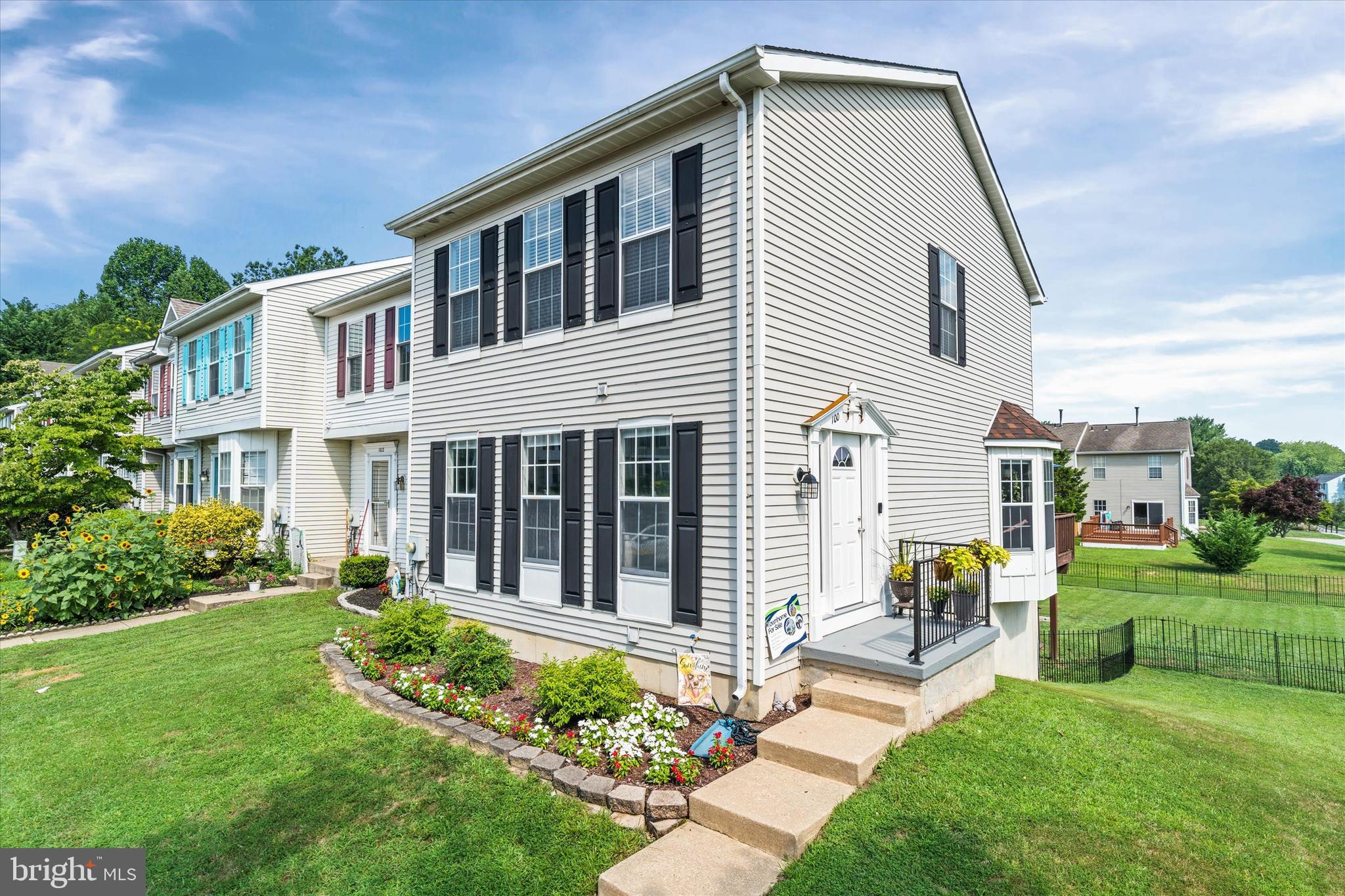 100 W SHETLAND COURT