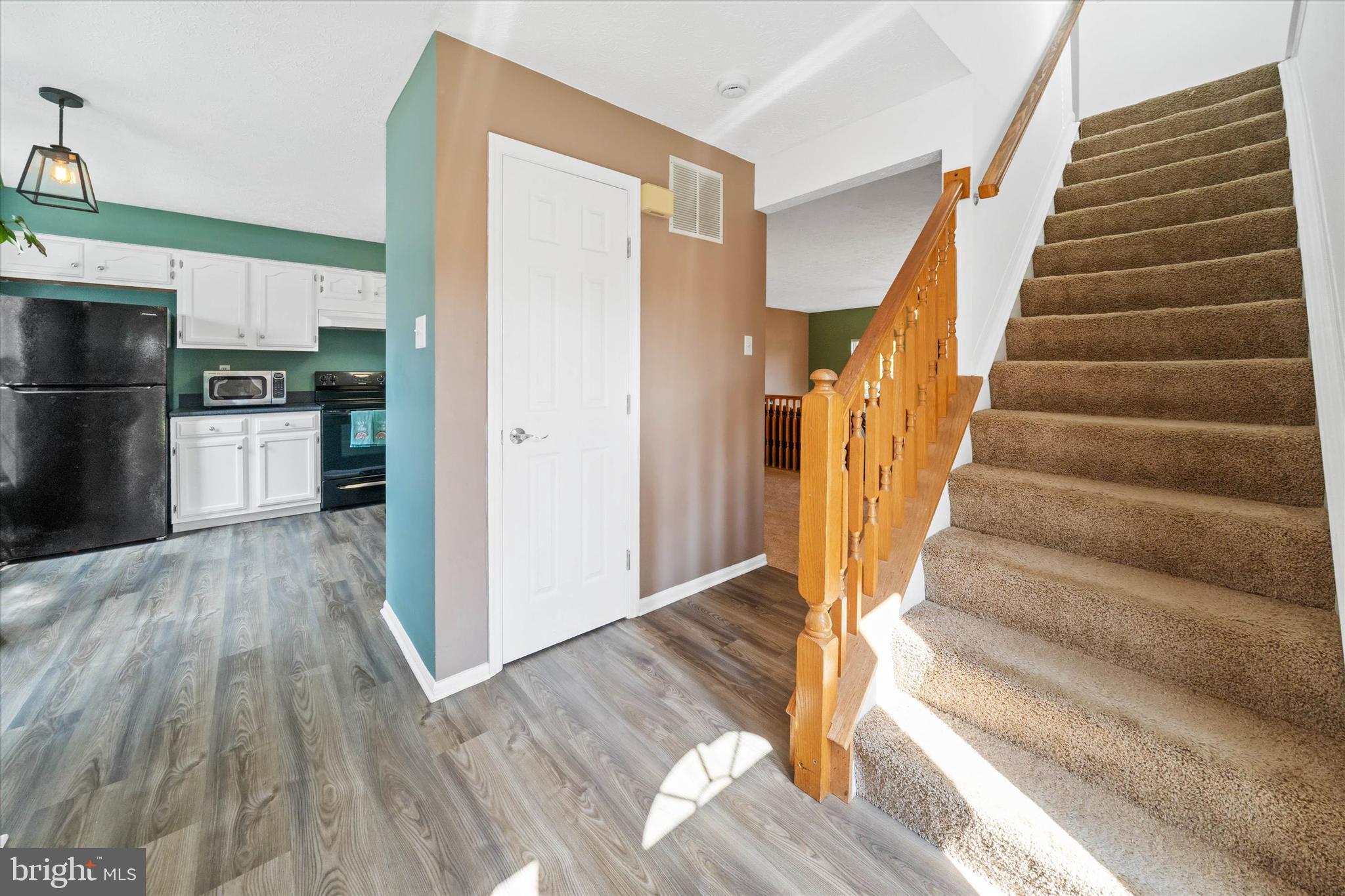 100 W SHETLAND COURT