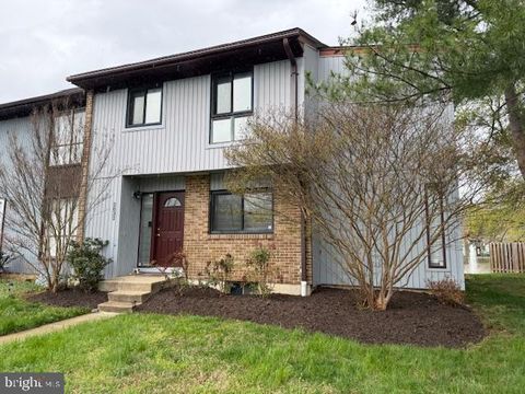 Photo of 2032 Cambridge Drive, CROFTON, MD 21114 (MLS # MDAA2141700)