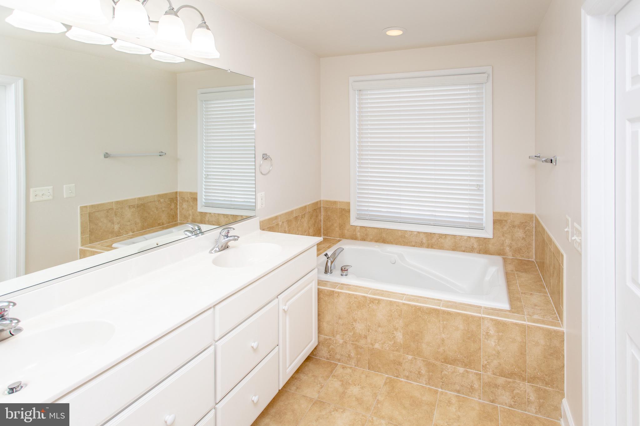 PAVILIONS AT HUNTINGTON - Residential Lease