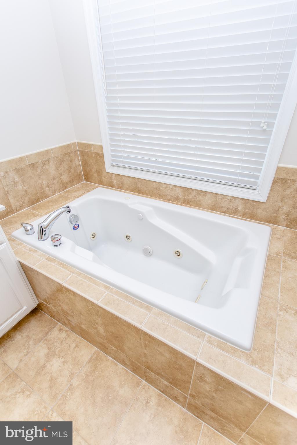 PAVILIONS AT HUNTINGTON - Residential Lease