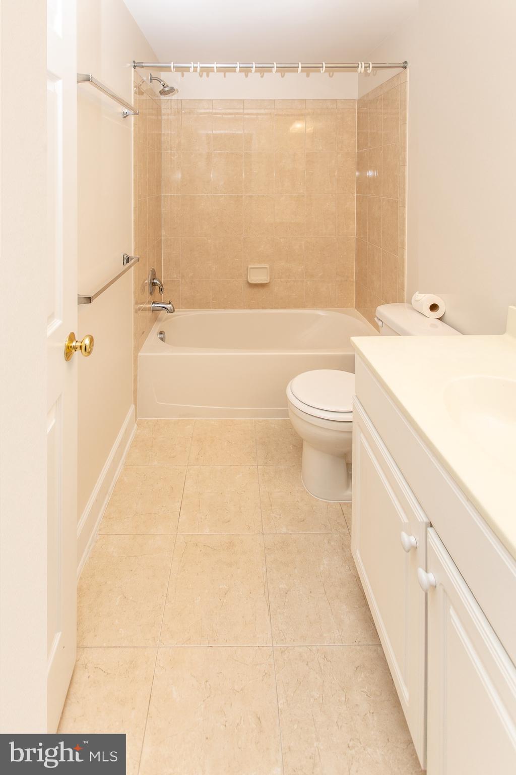 PAVILIONS AT HUNTINGTON - Residential Lease