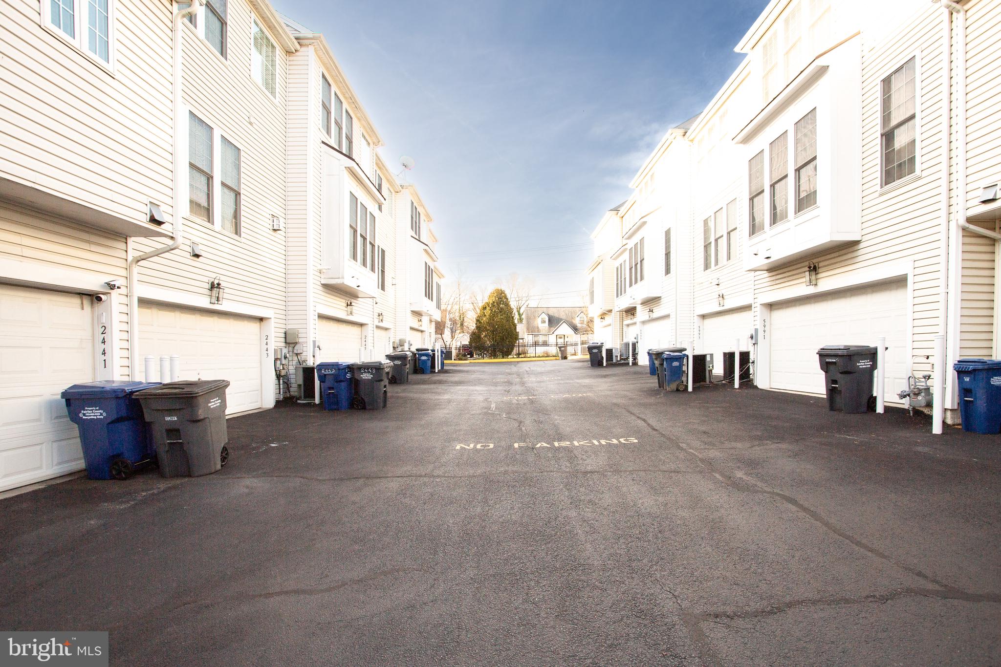 PAVILIONS AT HUNTINGTON - Residential Lease