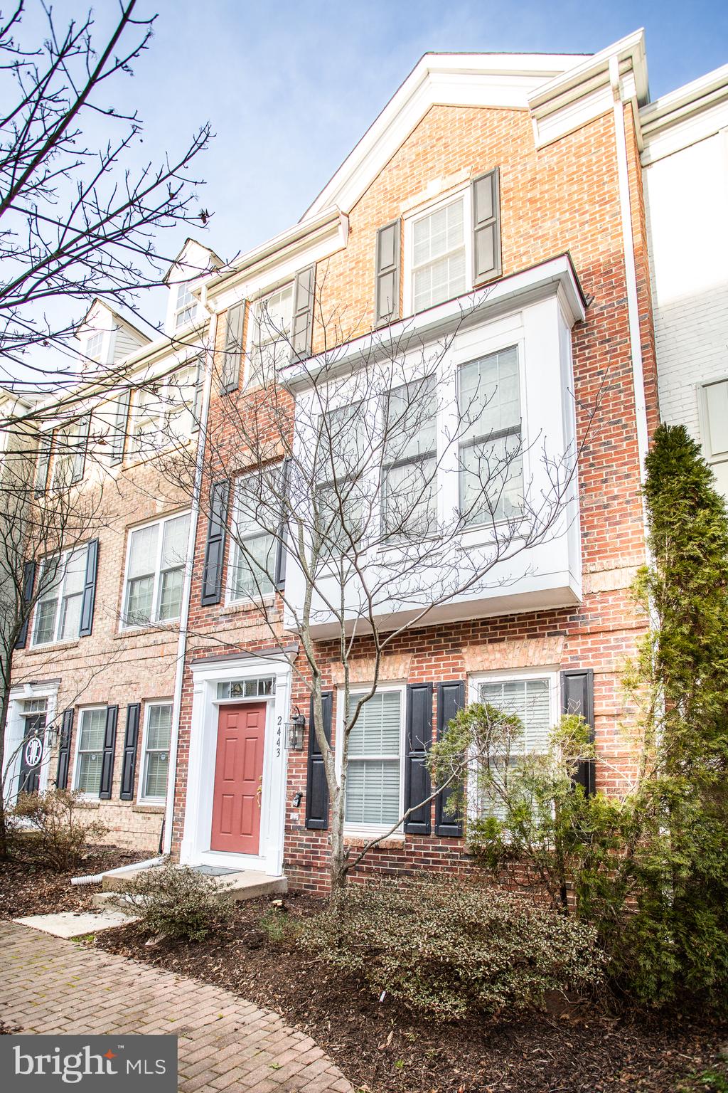 PAVILIONS AT HUNTINGTON - Residential Lease