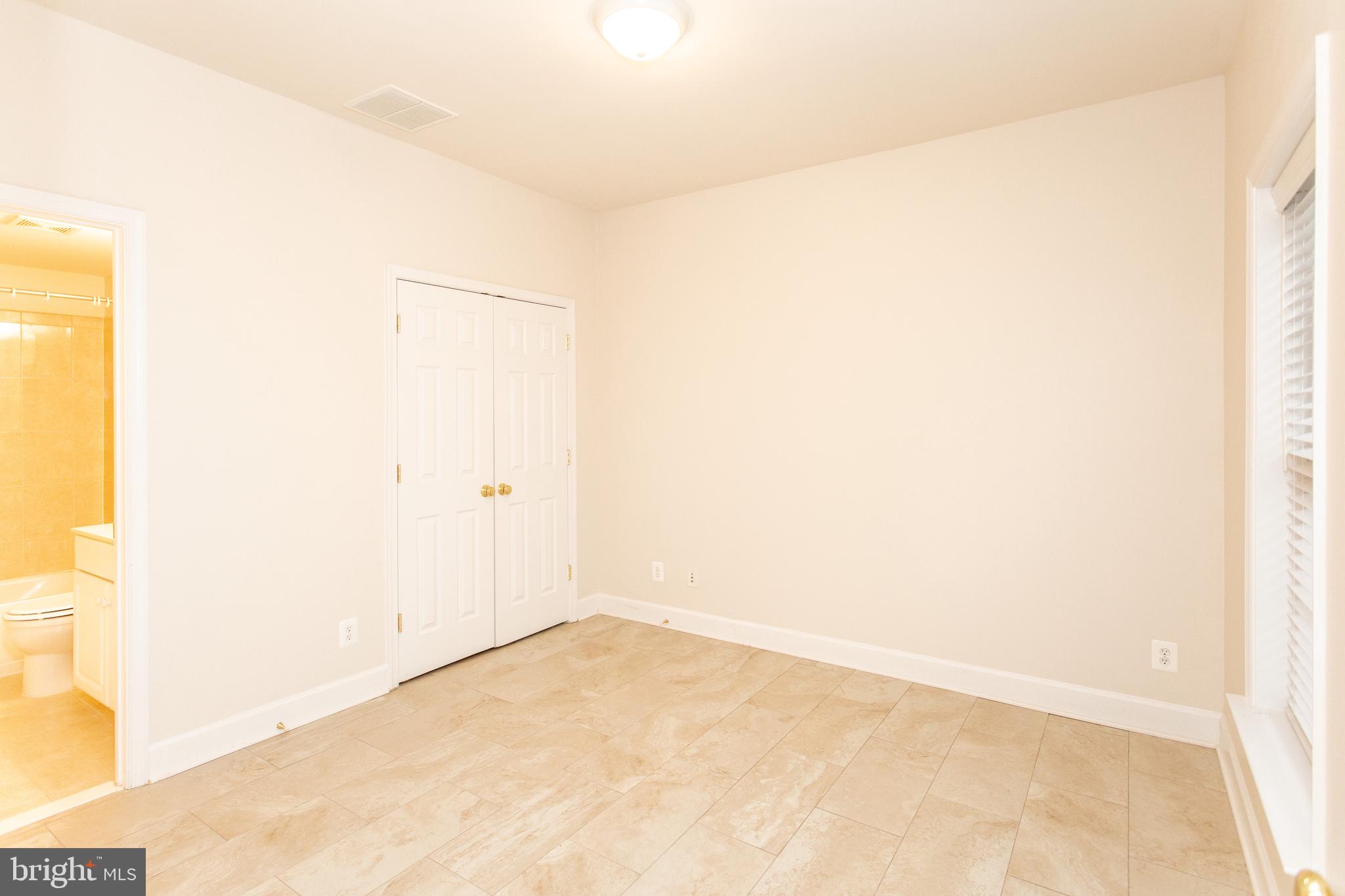 PAVILIONS AT HUNTINGTON - Residential Lease