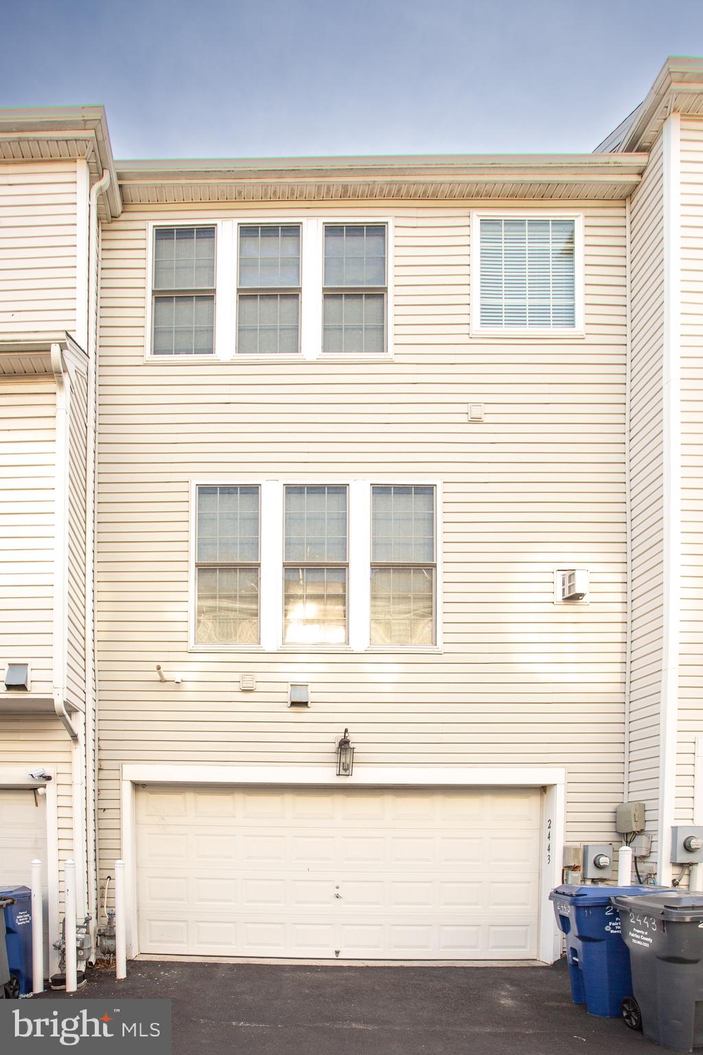 PAVILIONS AT HUNTINGTON - Residential Lease