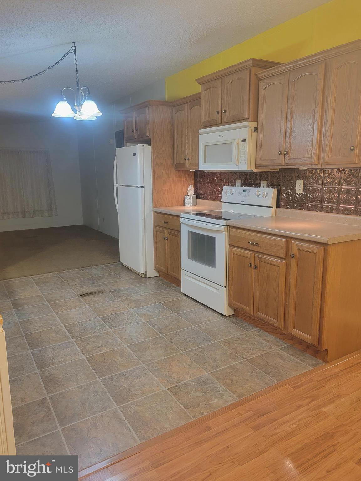 LINCOLN ESTATES MHP - Residential